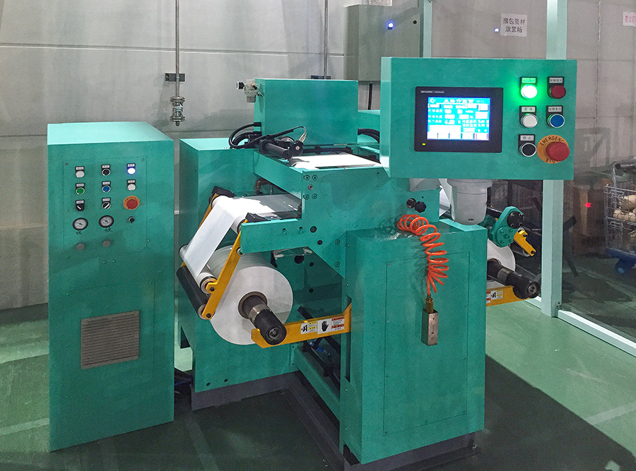 How do slitter rewinders prevent 