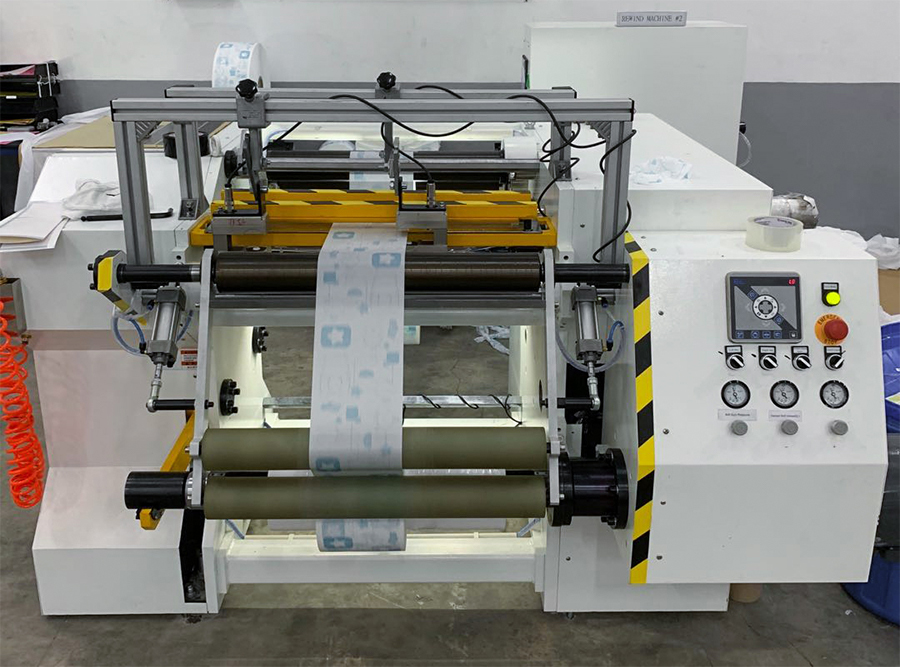How do high-speed slitter rewinders avoid issues such as roll shifting or material wrinkling?