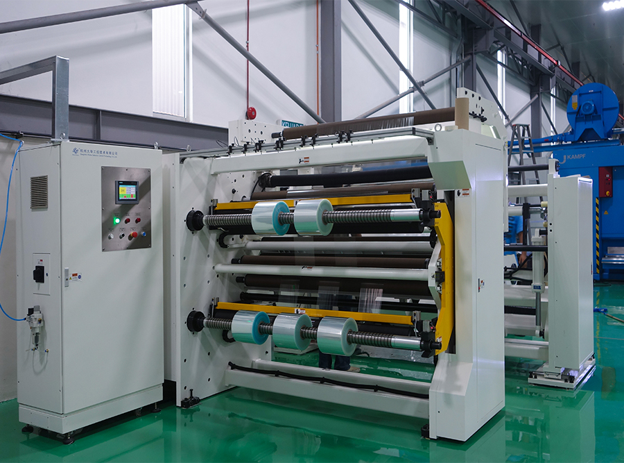 How do plastic film slitters handle different thicknesses and types of plastic films?