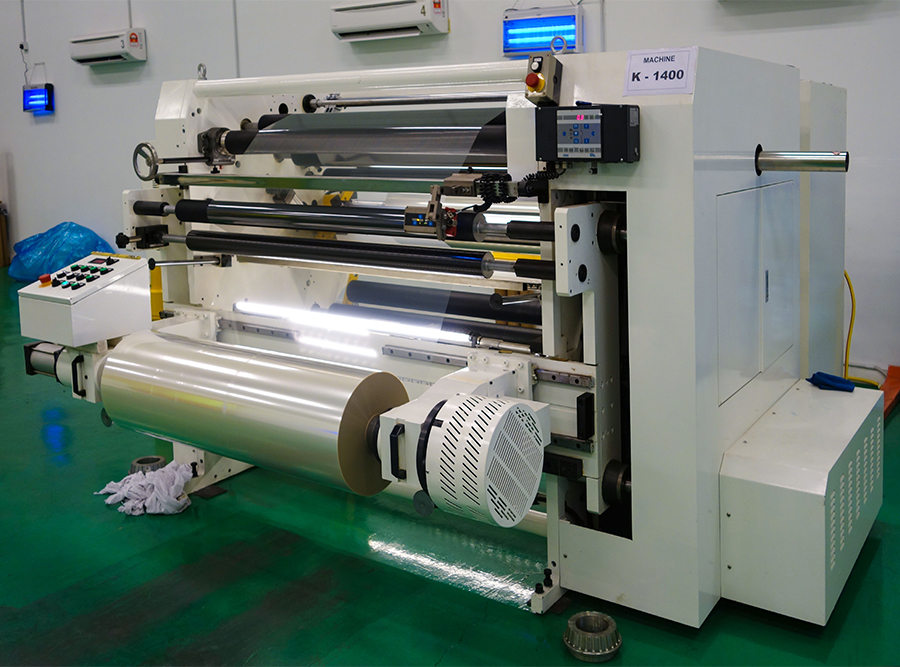 How does the secondary slitter prevent surface defects, scratches, or marks on the material during cutting?